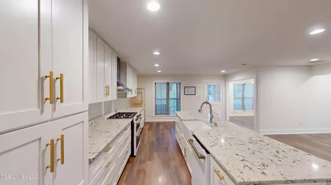 Entry Way - 8741 Bobwhite Dr, Hernando, MS 38632 photo 1 of 2
