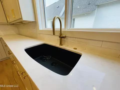 Kitchen - 419 Whittington Cir, Madison, MS 39110 photo 4 of 4