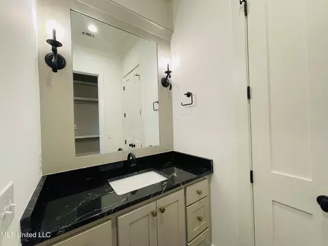 Bath - 419 Whittington Cir, Madison, MS 39110 photo 8 of 12