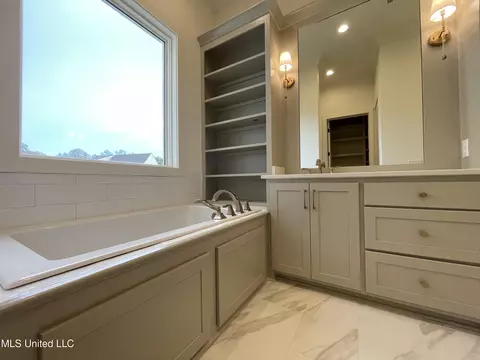 Bath - 419 Whittington Cir, Madison, MS 39110 photo 2 of 12