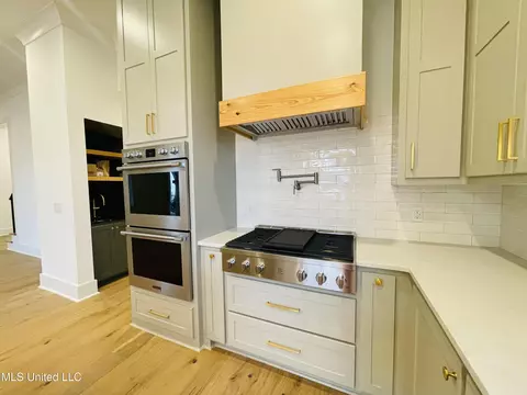 Kitchen - 419 Whittington Cir, Madison, MS 39110 photo 3 of 4