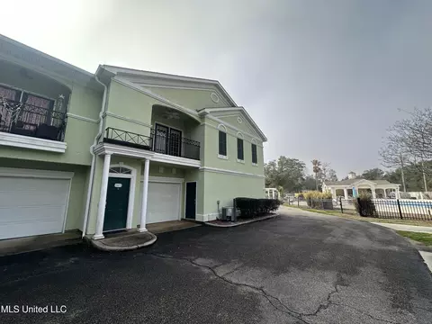 2252 Beach Dr #1103, Gulfport, MS 39507