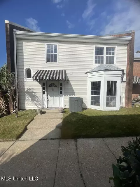 928 Courthouse Apt 26 Rd, Gulfport, MS 39507