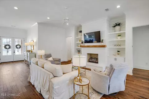 Living - 119 Silverleaf Dr, Madison, MS 39110 photo 2 of 6