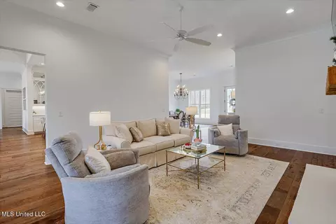 Living - 119 Silverleaf Dr, Madison, MS 39110 photo 3 of 6