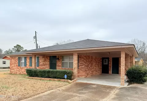 126 Lyon Dr, Grenada, MS 38901
