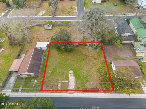 189 Crawford St, Biloxi, MS 39530