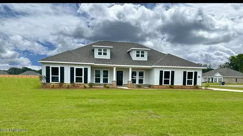 115 Firefly Dr, Lucedale, MS 39452