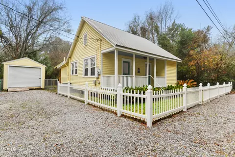 436 State St, Bay Saint Louis, MS 39520