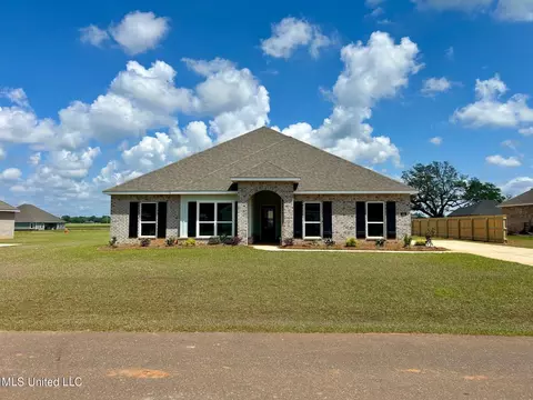 131 Firefly Dr, Lucedale, MS 39452