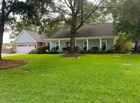 16301 Yaupon Berry Dr, Biloxi, MS 39532