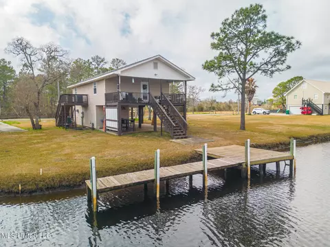 5054 Wyoming St, Bay Saint Louis, MS 39520