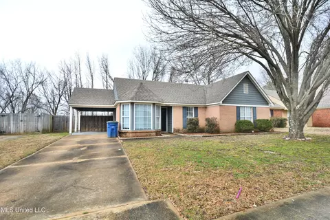 10662 Oak Leaf Dr, Olive Branch, MS 38654