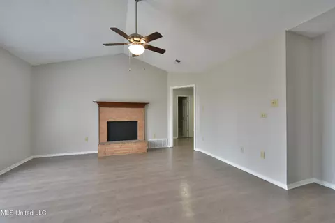 10662 Oak Leaf Dr, Olive Branch, MS 38654 photo 7