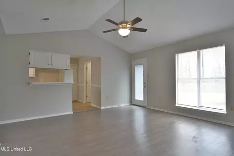 10662 Oak Leaf Dr, Olive Branch, MS 38654 photo 6