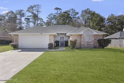 11541 Bayou Pl, Ocean Springs, MS 39564