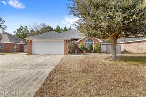 6801 Westwind Dr, Biloxi, MS 39532