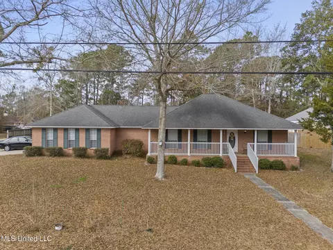 2013 Pompano Dr, Gautier, MS 39553