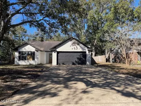 8820 Mermaid Ave, Ocean Springs, MS 39564