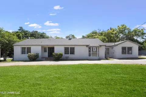 140 Azalea Dr, Biloxi, MS 39530