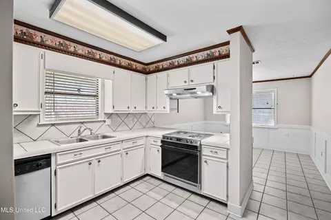 Kitchen - 25 Ripple, Brandon, MS 39042 photo 1 of 1