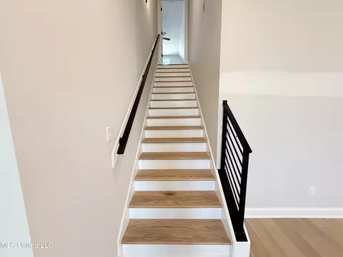Entry Way - 758 Coahoma Ct, Nesbit, MS 38651 photo 2 of 2