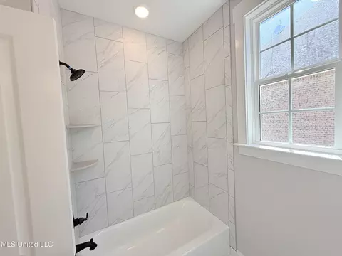 Bath - 758 Coahoma Ct, Nesbit, MS 38651 photo 4 of 4