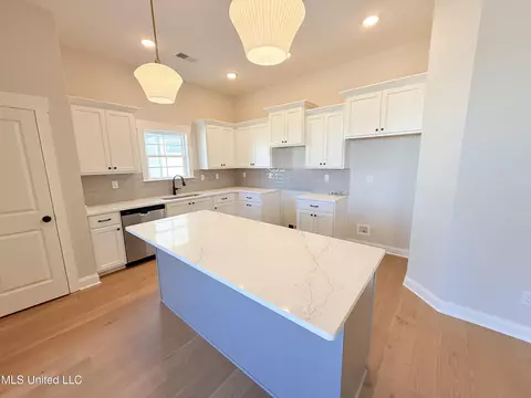 Kitchen - 758 Coahoma Ct, Nesbit, MS 38651 photo 1 of 4