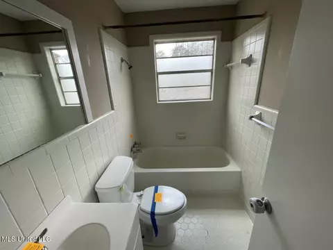 Bath - 2282 Upper Dr, Pearl, MS 39208 photo 3 of 3