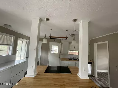 Kitchen - 2282 Upper Dr, Pearl, MS 39208 photo 2 of 2