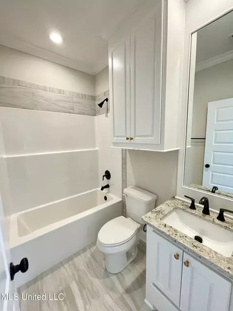 Bath - 200 Azure Dr, Canton, MS 39046 photo 6 of 6