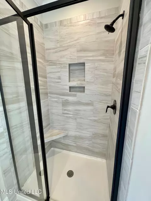 Bath - 200 Azure Dr, Canton, MS 39046 photo 4 of 6
