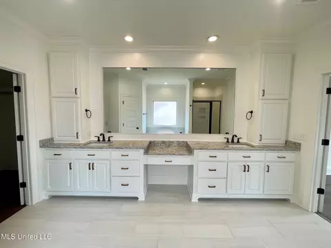 Bath - 196 Azure Dr, Canton, MS 39046 photo 2 of 6