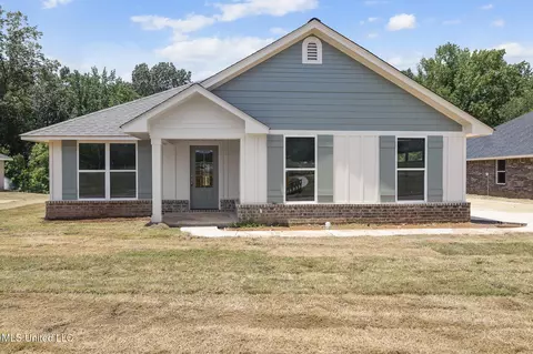 4201 W Olivia Cir, Olive Branch, MS 38654