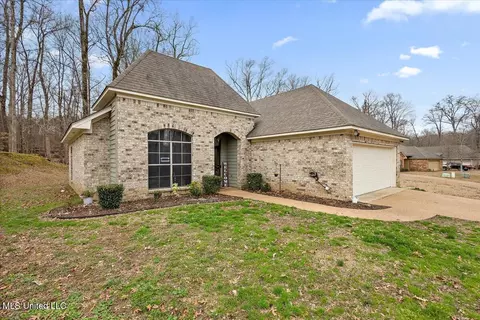 106 Rockbridge Xing, Clinton, MS 39056