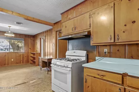 Kitchen - 5517 Keele St, Jackson, MS 39206 photo 3 of 3