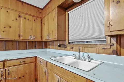 Kitchen - 5517 Keele St, Jackson, MS 39206 photo 2 of 3