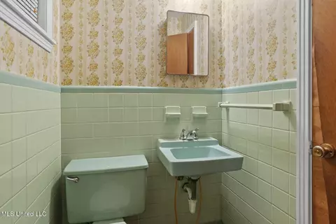 Bath - 5517 Keele St, Jackson, MS 39206 photo 2 of 2