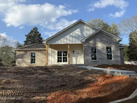 20 Summer Pl, Hattiesburg, MS 39402