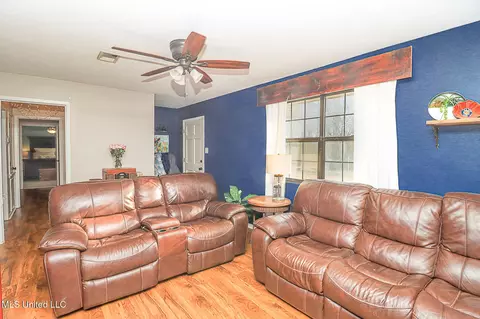 Living - 110 Cody Barton Ln, Braxton, MS 39044 photo 1 of 1