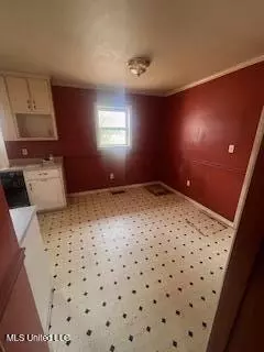 Entry Way - 5685 Carrollton Rd, Grenada, MS 38901 photo 2 of 5