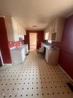 Entry Way - 5685 Carrollton Rd, Grenada, MS 38901 photo 1 of 5