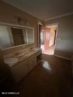 Entry Way - 5685 Carrollton Rd, Grenada, MS 38901 photo 5 of 5