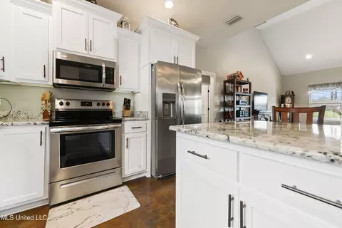 Kitchen - 3258 Stonecypher Rd, Lucedale, MS 39452 photo 4 of 4
