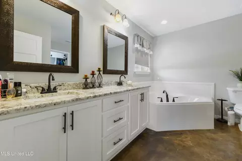 Bath - 3258 Stonecypher Rd, Lucedale, MS 39452 photo 1 of 2