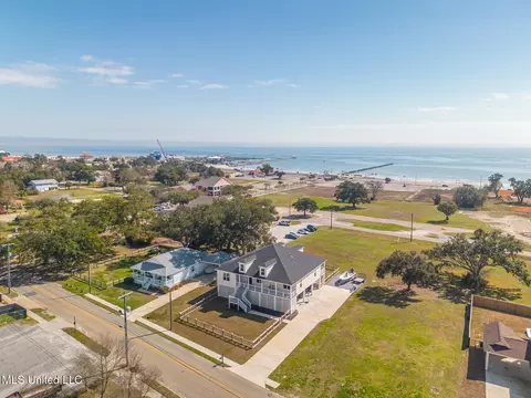 115 W Fourth St, Long Beach, MS 39560
