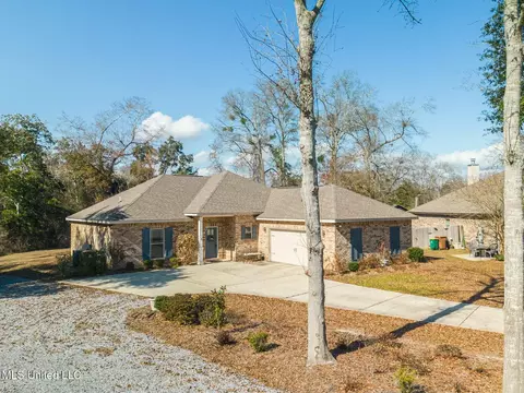 7 Canterbury Ln, Long Beach, MS 39560