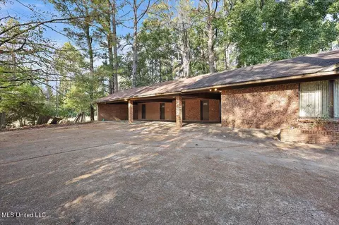 Exterior - 121 Yorkshire, Jackson, MS 39212 photo 10 of 12
