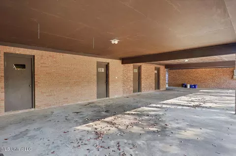Exterior - 121 Yorkshire, Jackson, MS 39212 photo 5 of 12