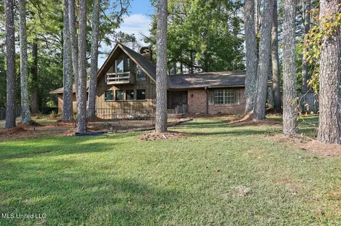 Exterior - 121 Yorkshire, Jackson, MS 39212 photo 11 of 12